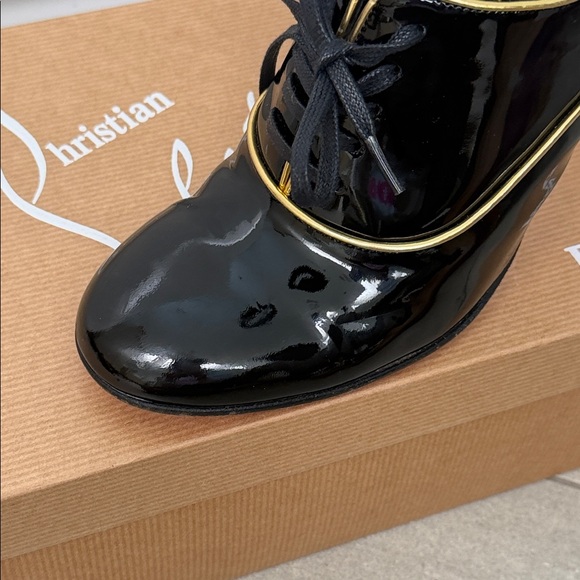 Christian Louboutin Black and Gold Patent Heels - Picture 3 of 12
